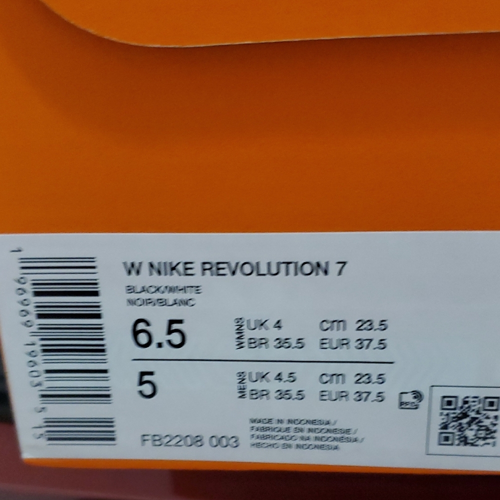 Nike Revolution 7 Shoes - Black and WhiteFB2208 003